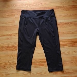 Fitted Danskin Now Athletic Capri Pants